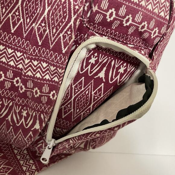 Kavu Rope Sling Backpack Bag Red & White Aztec Folklore Crossbody Lightweight - Picture 4 of 11